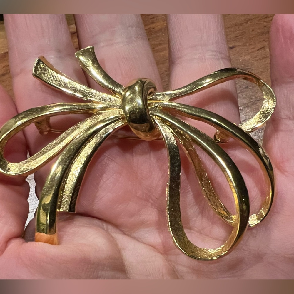 Vintage MCM Monet Boucher Brooch Pin Gold Tone Bow Tie BowKnot Signed Ribbon 7cm